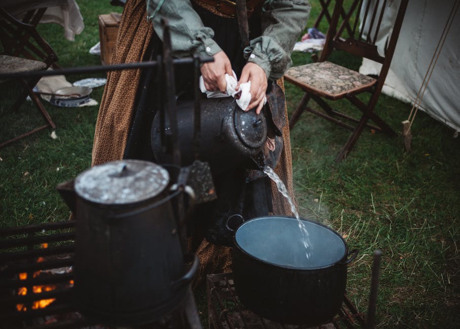 boiling-water-when-camping