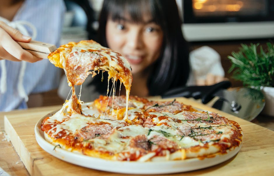 how-to-cook-pizza-while-camping