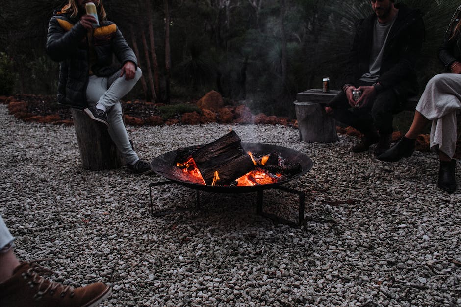 how-to-stay-warm-camping-in-the-cold